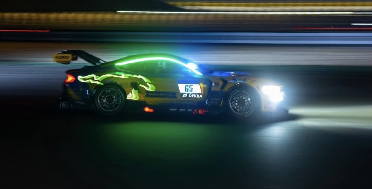 Ford Mustang GT3 bei Nacht